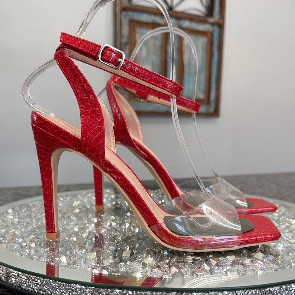 Coutgo Red Croc-Embossed clear vinyl Heels EUC 7.5